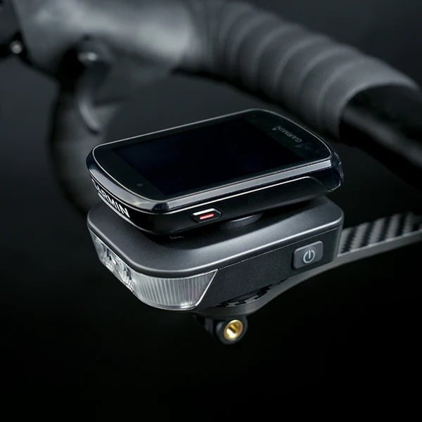 Design integrat pentru montarea sub computerul de bicicleta